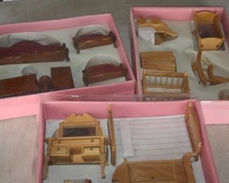 VINTAGE DOLL HOUSE FURNTURE