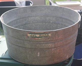 LARGE GALVANIZE WASH TUB