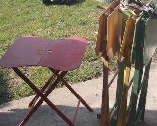 VINTAGE MID CENTREY MODERN WOOD FOLDING TV TRAYS WITH STAND