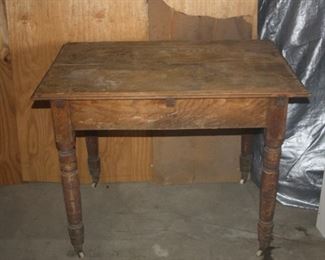 VINTAGE TABLE