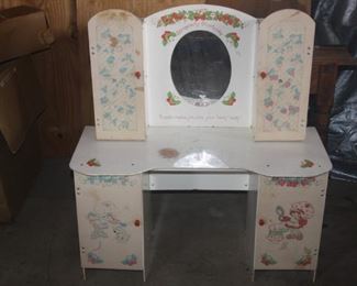 VINTAGE STRAWBERRY SHORTCAKE VANITY