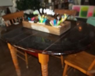 shop table and chairs
