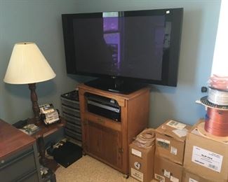 Pioneer Elite 42" with side speakers and pedestal stand