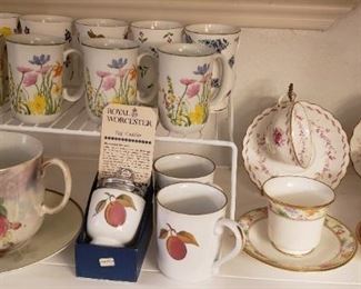 Evesham, Royal Worchester, tea cups