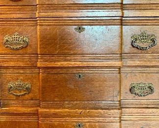 Details...such beautiful drawer pulls....