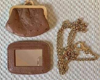 Details -Change purse, mirror and extra chain
