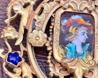 Close up view of this beautiful antique necklace.