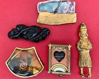 Item 586:  Lot of 5 pins, one figural: $25