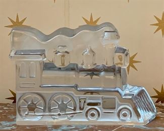 Item 306:  Exquisite Daum art glass designed by Xavier Froissart - 7" x 4.5": $275