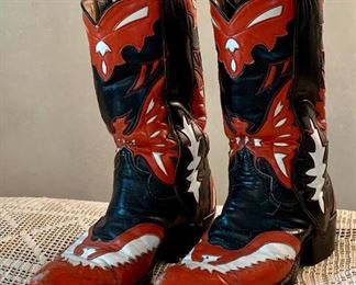 Item 476:  Vintage Champion Boot Co. cowboy boots:  $45