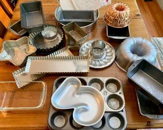 Item 364:  Lot of Baking Items: $28