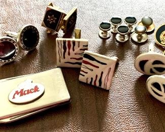 Item 517:  Lot of eight cuff links and one Mack pocketknife:   $14