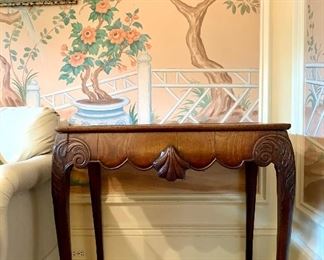 Item 331:  Lovely antique tea table, Ireland - 32"l x 22.75"w x 29"h: $450