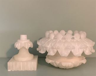 detail - comes apart in two pieces