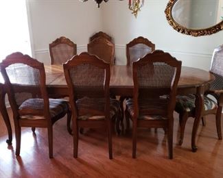 Dining Room table/2 leaves/ Custom pads/
8 Chairs 
EXCELLENT condition 