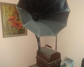 Edison cylinder phonograph circa 1905