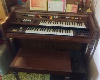 Yamaha organ c60