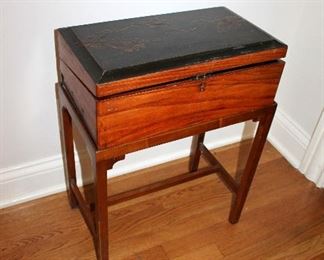 Small writing desk