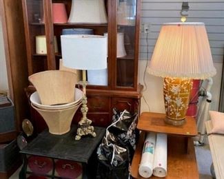 Many beautiful lamps and lampshades!