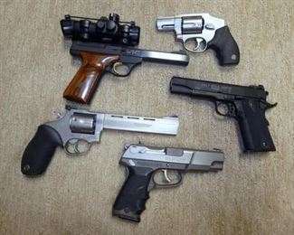 GROUP PICTURE PISTOLS 