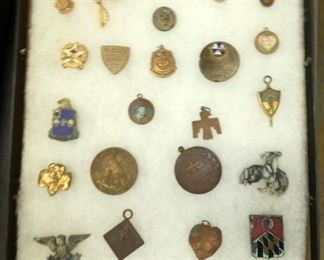 MILITARY/OTHER PINS & PENDENTS 