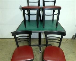 TABLE SET W/ 4 CHAIRS 