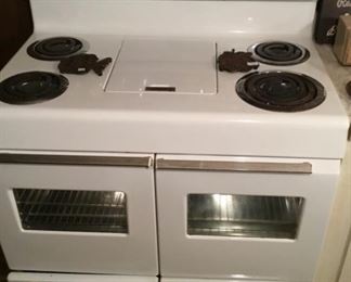 Retro/Deco RCA Estate Stove. Works like a charm. Has 4 standard burners, Converto Grill, Double Oven, Double Storage Pull Out Drawers