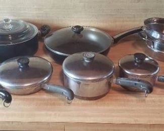 4 Copper Bottom Pots/pans w/lids, 2 Non-stick pot/pan w/lids and 4 other pots