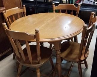 vintage round table and chairs 