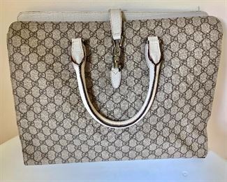 $750  Gucci  Multi purpose purse/bag  - New 