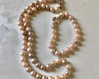 $90 Pearl necklace and matching bracelet    Necklace 18 Inches long , Bracelet 7 inches long 