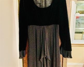 $100 Escada black velvet evening dress Size 6