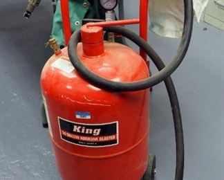 King Portable 10 Gallon Abrasive Blaster, Model 4005-0, Includes Hose, Nozzle, And Protective Gear