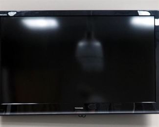 Toshiba Regza 52" Television Model 52XV645U, Includes Wall Mount
