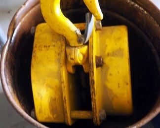 Yale 2 Ton Shop King Hand Chain Hoist, Model BT4