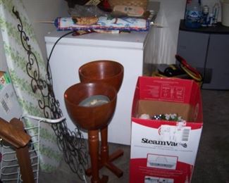 CHEST FREEZER & PAIR OF WOODEN PLANTERS