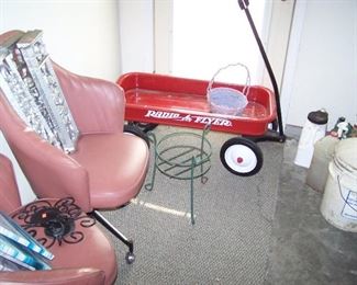 RADIO FLYER WAGON & DINETTE CHAIRS