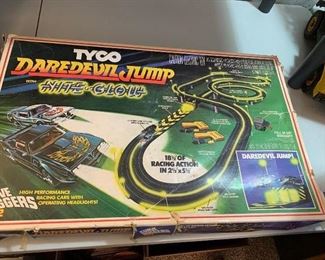 Tyco Deardevil Jump Slot car set with 6 cars and all the track 