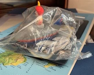 Vtg. United Airlines - Ronald McDonald's Frendly Skies Meal toy in original bag