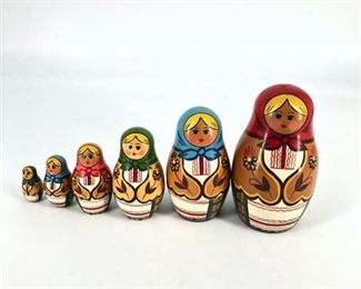 Lot 094
Vintage Russian Nesting Dolls