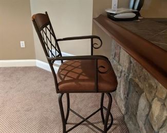 $25   Swivel bar stool       (in good condition)