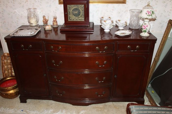 1947 Thomasville mahogany buffet