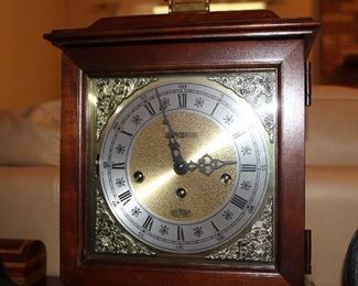 Howard Miller bracket clock "Dupont"