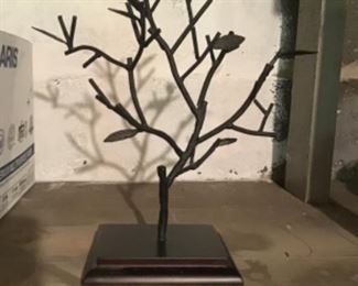 Metal tree sculpture