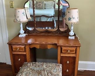 dresser, bench, lamps