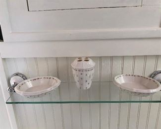soap dishes, toothbrush holder