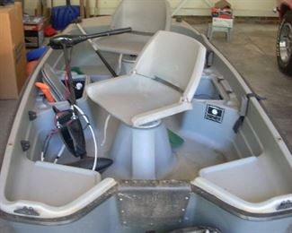 Bass Tender 10.2 with battery, trolling motor, life jackets and paddles