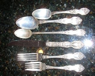 6 piece service for 8 being sold with the serving pieces