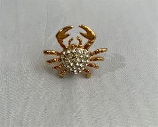 $10 Crab lapel pin