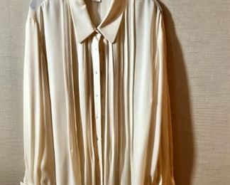 $30 - Oscar de la Renta French cuff cream blouse. Size 22.